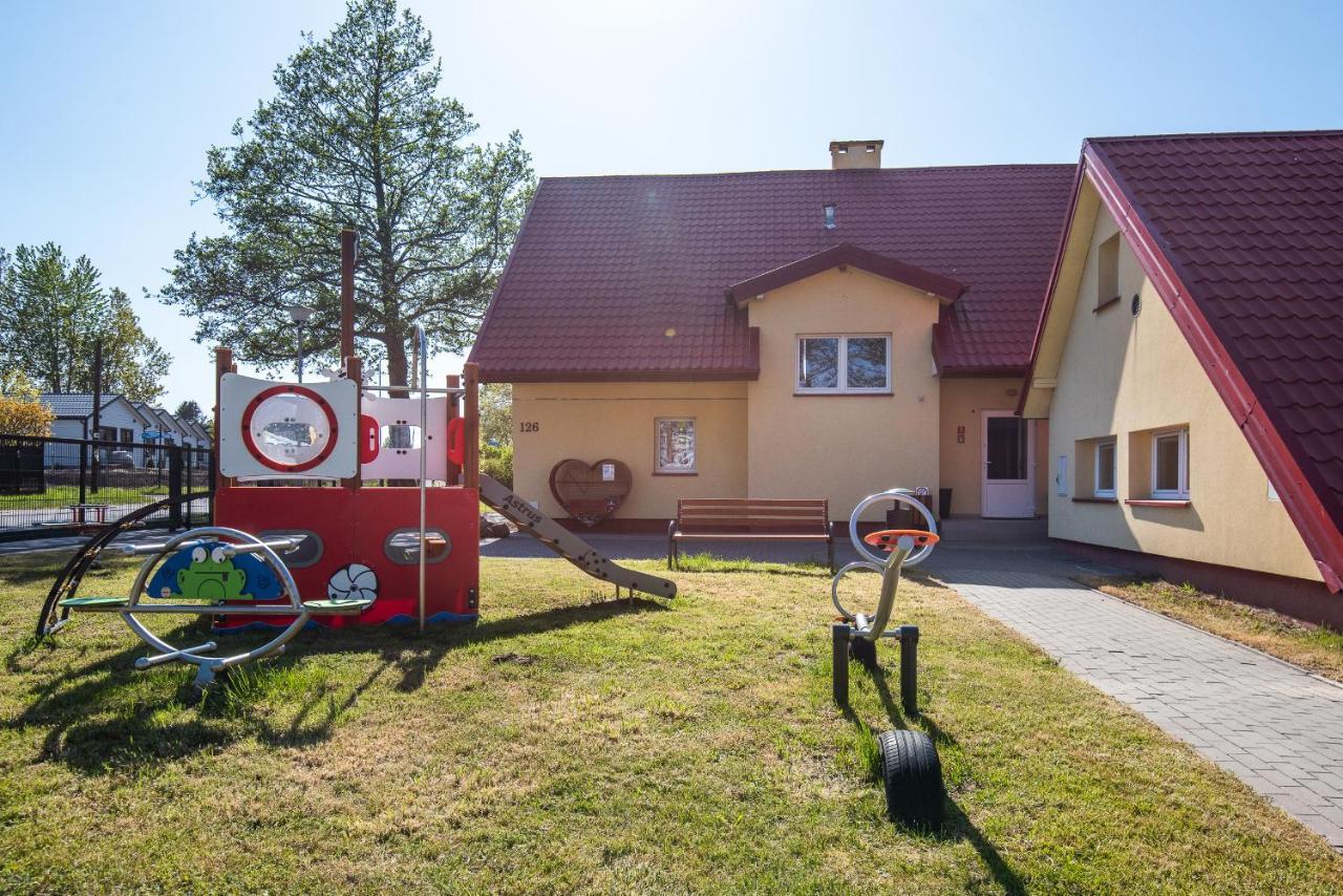Nad Brzegiem Baltyku Hotell Sarbinowo Exteriör bild